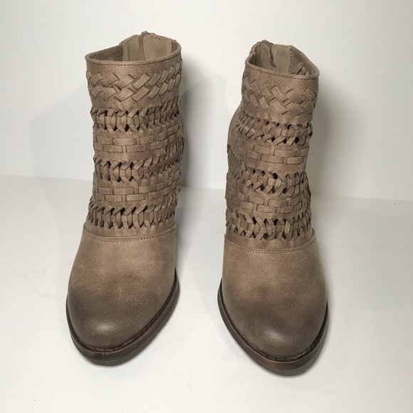 Fergalicious Women’s Taupe Booties 7.5M Braided Back Zip Ankle Boots New - Picture 3 of 6